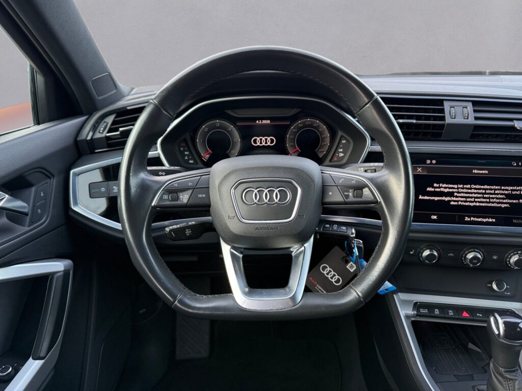 Audi Q3 Exposé-Bild 12