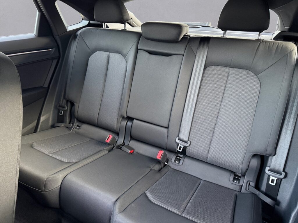 Audi Q3 Exposé-Bild 13