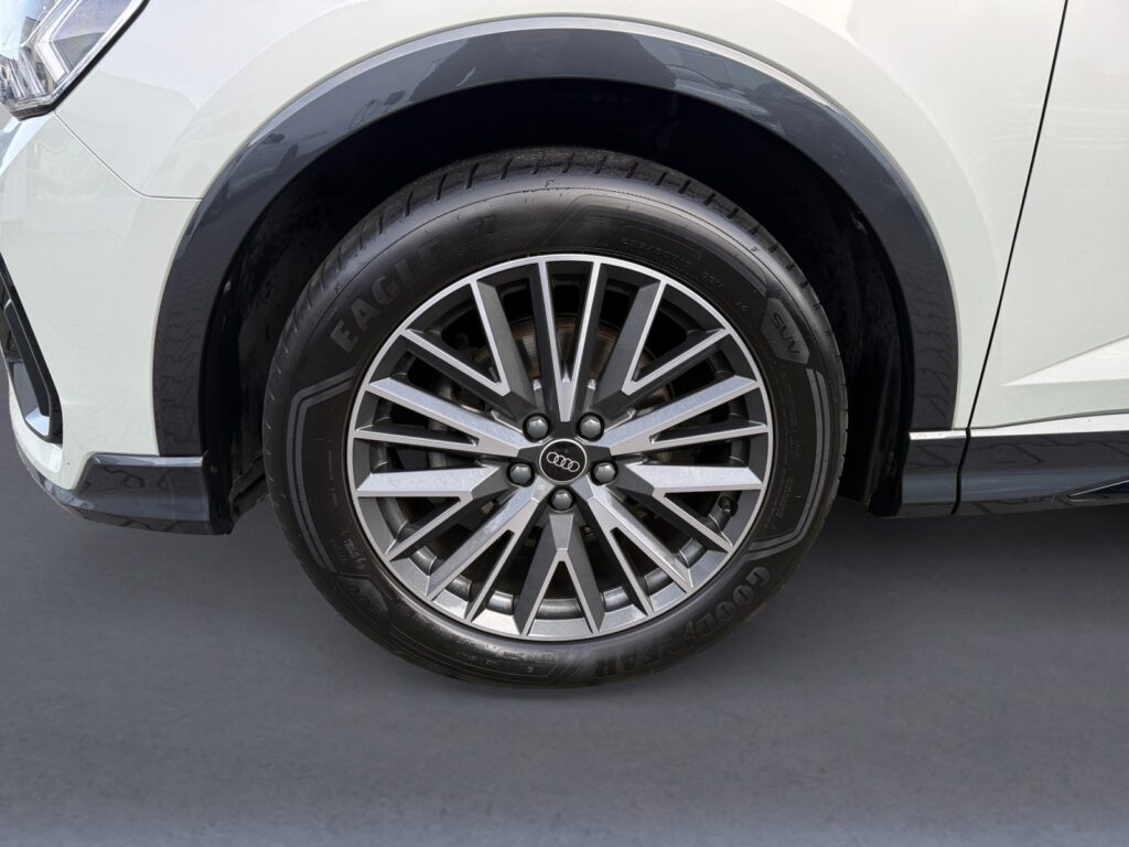 Audi Q3 Exposé-Bild 14