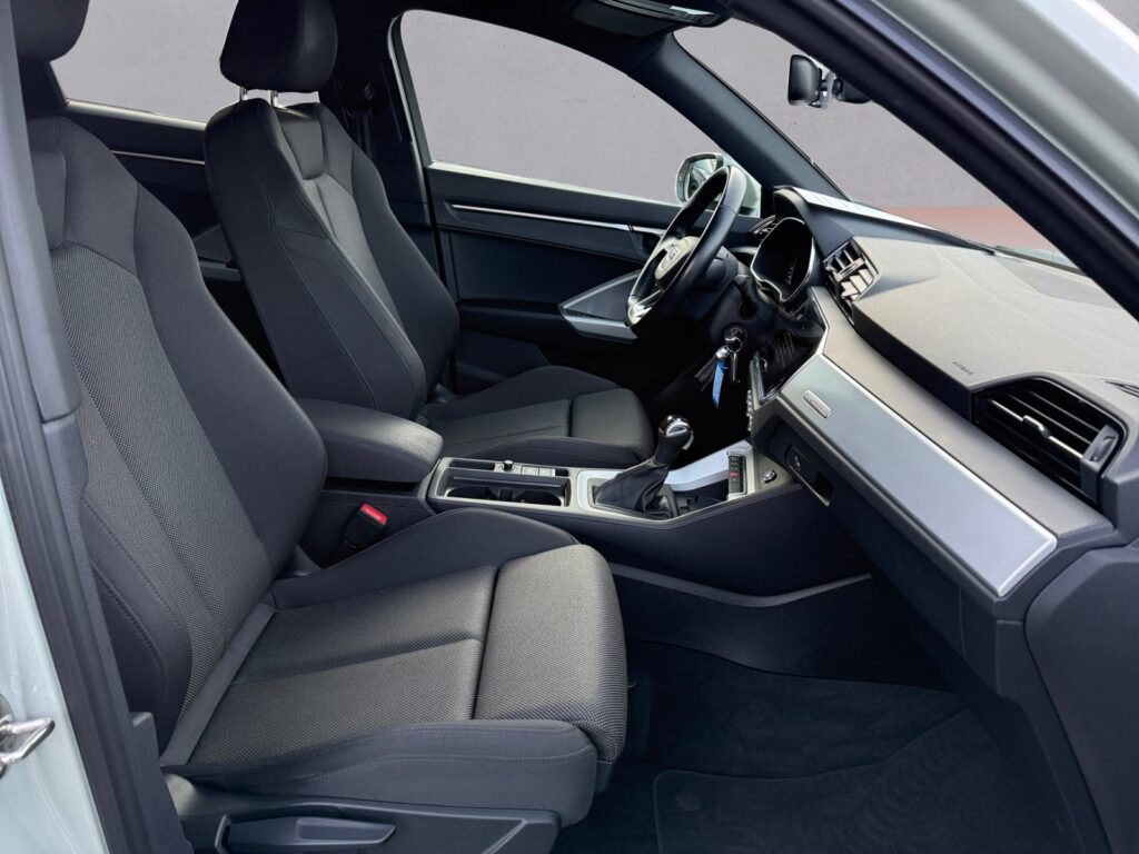 Audi Q3 Exposé-Bild 15