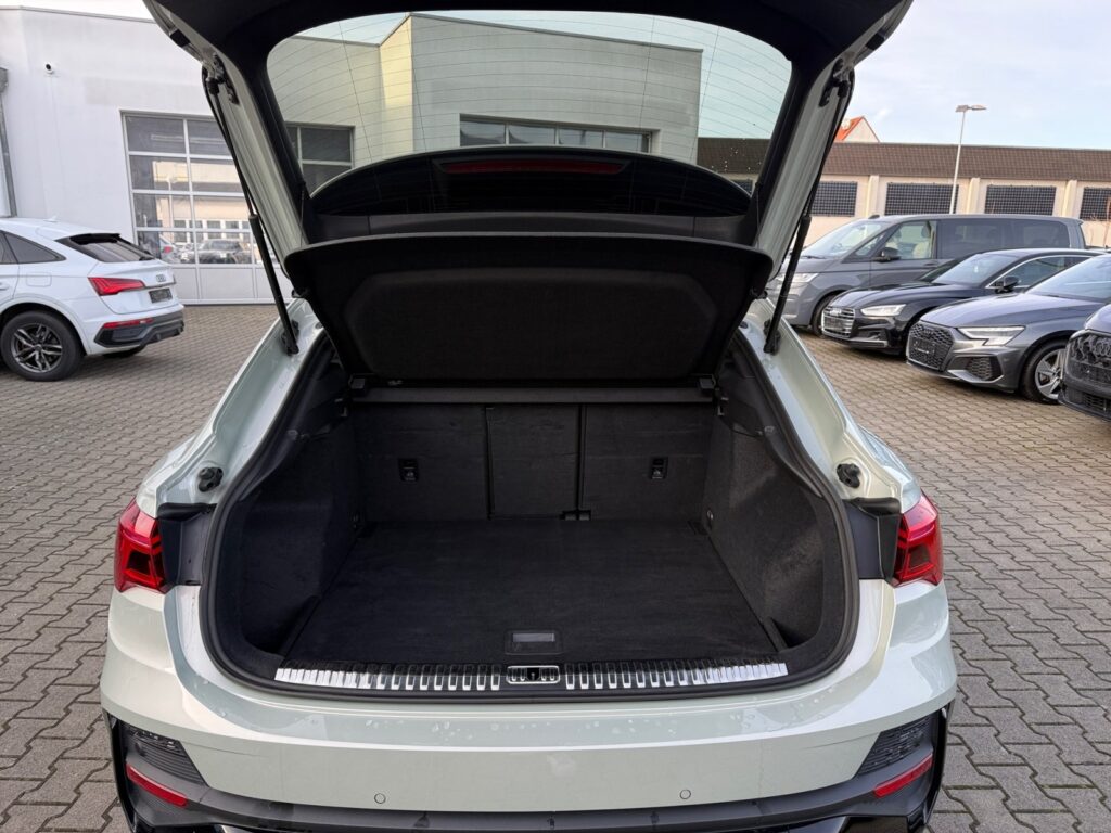 Audi Q3 Exposé-Bild 16