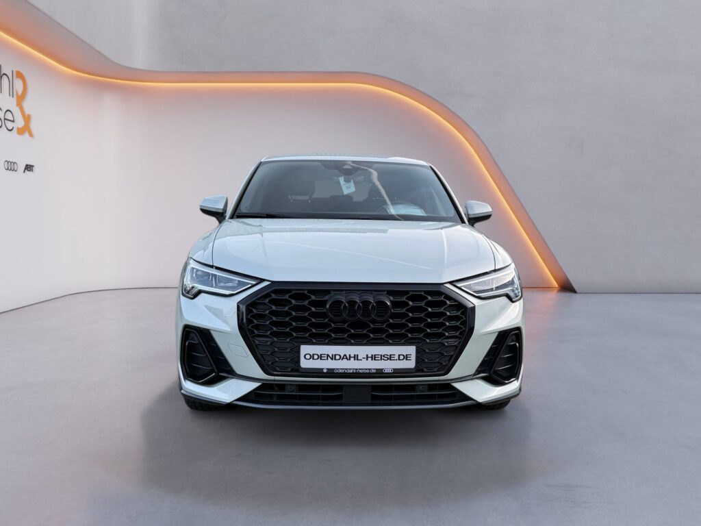 Audi Q3 Exposé-Bild 8