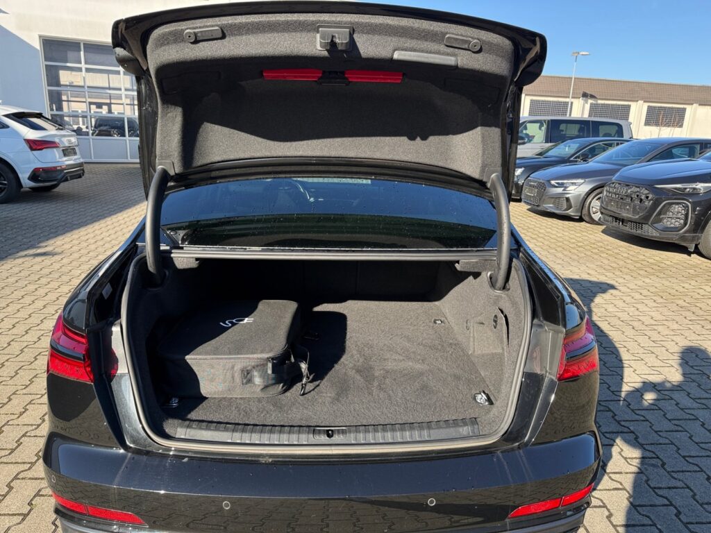 Audi A6 Exposé-Bild 16