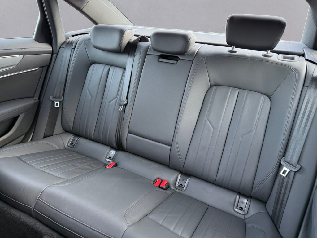 Audi A6 Exposé-Bild 13