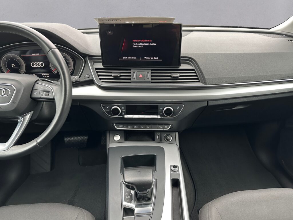 Audi Q5 Exposé-Bild 11
