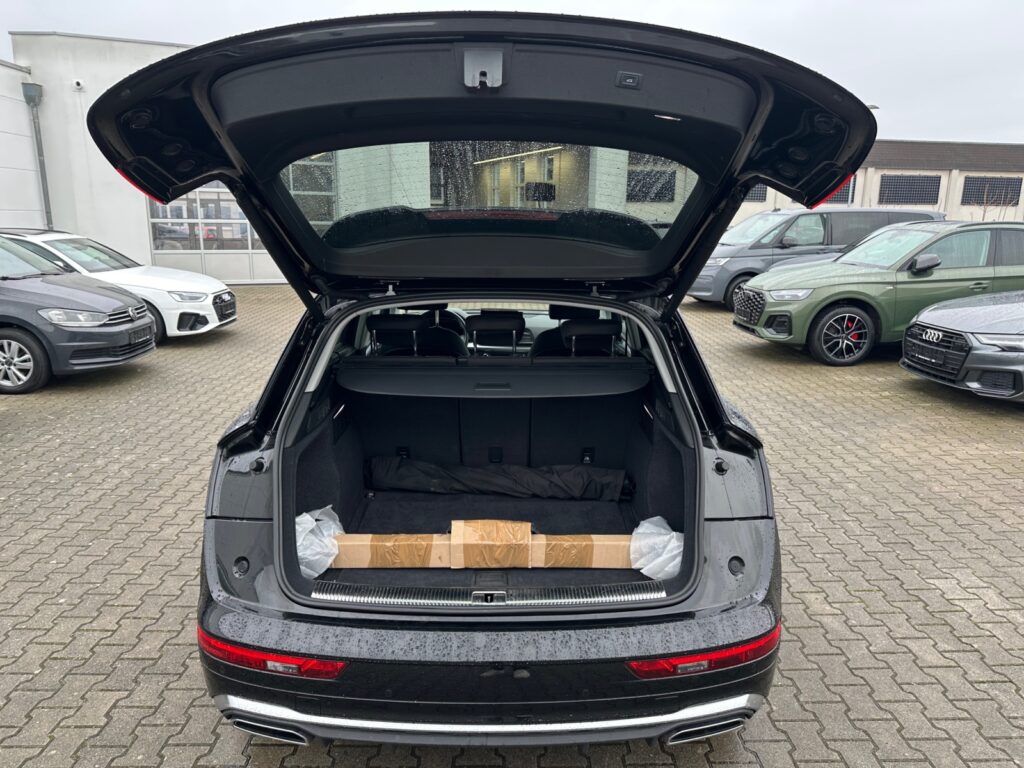 Audi Q5 Exposé-Bild 16