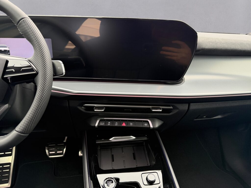 Audi Q3 Exposé-Bild 11