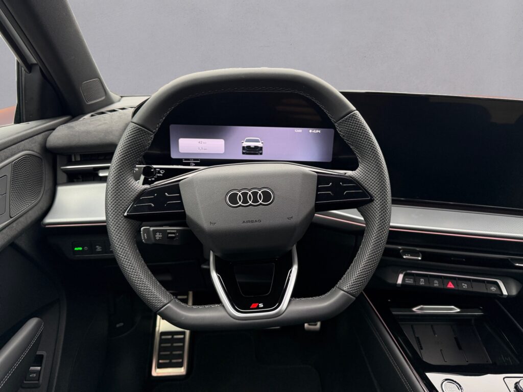 Audi Q3 Exposé-Bild 12