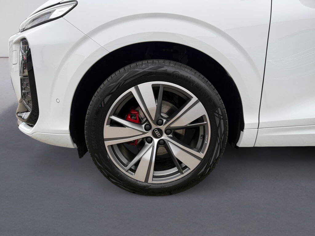 Audi Q3 Exposé-Bild 14