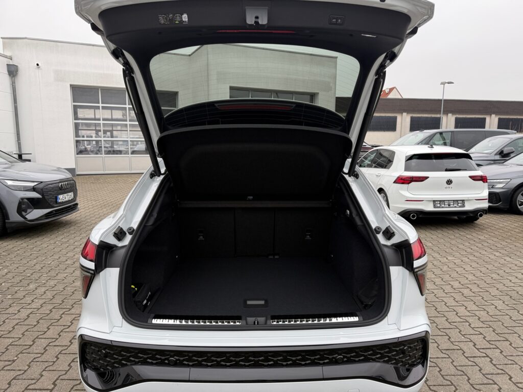 Audi Q3 Exposé-Bild 16