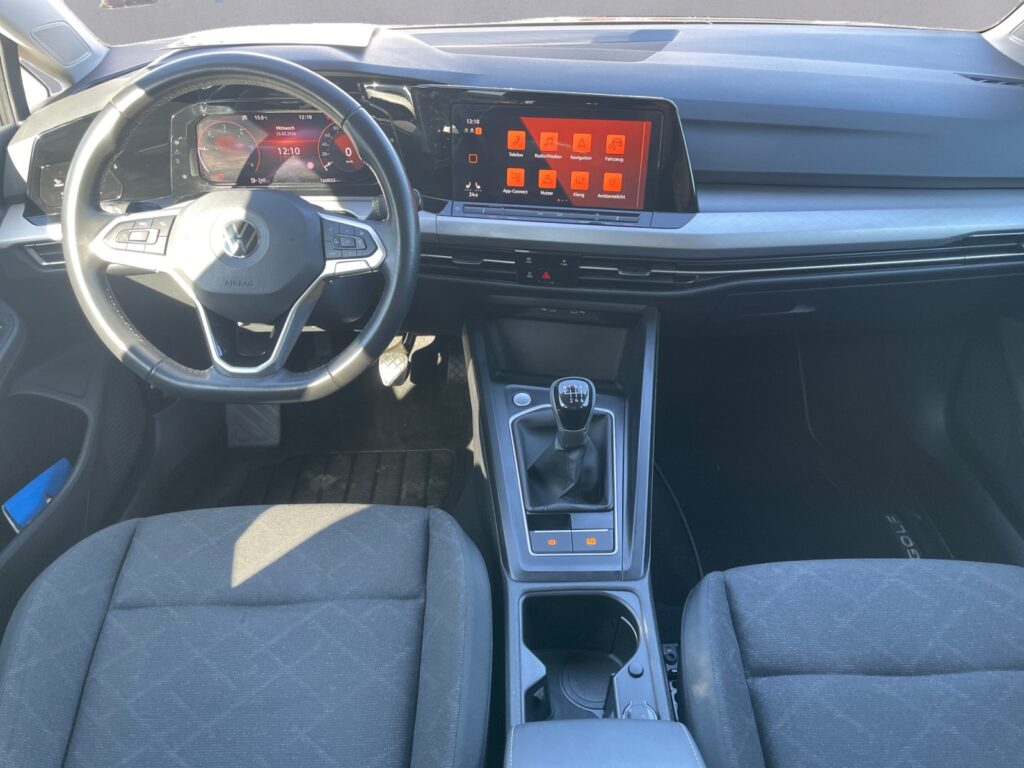 VW Golf Exposé-Bild 10