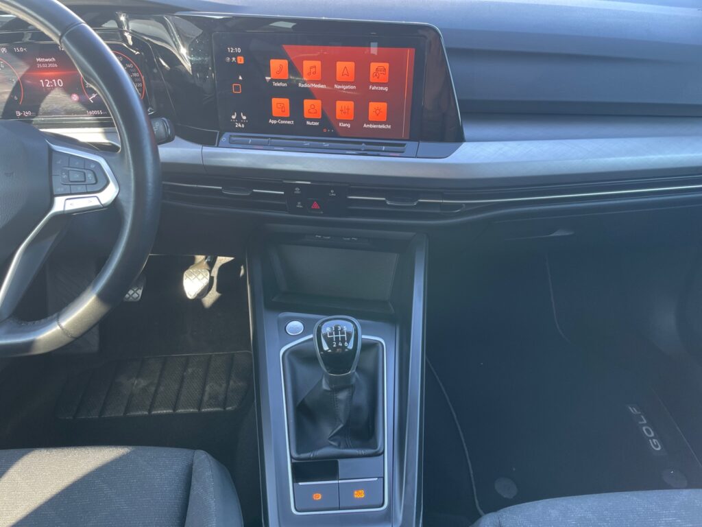 VW Golf Exposé-Bild 11