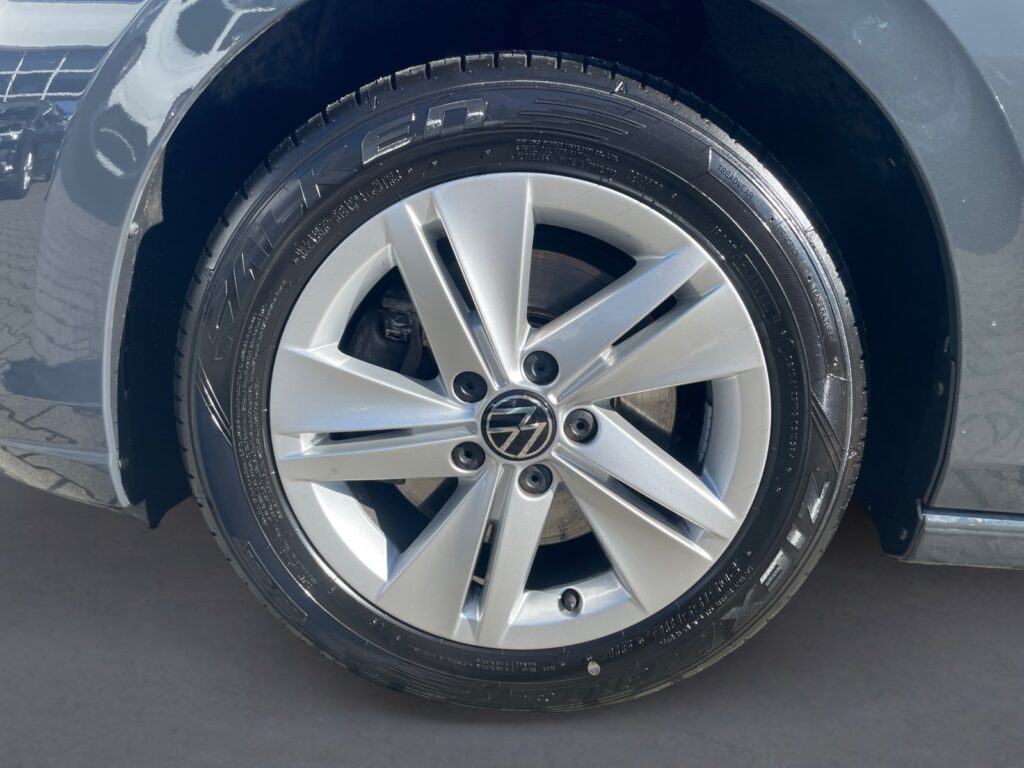 VW Golf Exposé-Bild 14