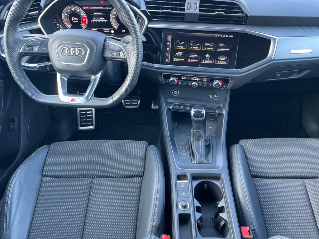 Audi Q3 Exposé-Bild 10