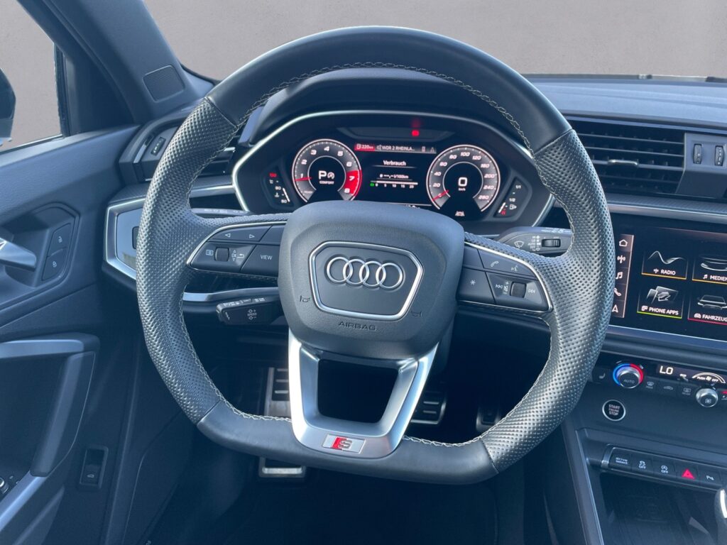 Audi Q3 Exposé-Bild 12