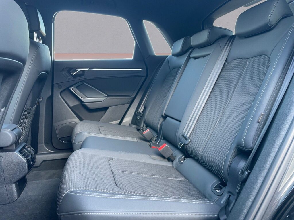 Audi Q3 Exposé-Bild 13