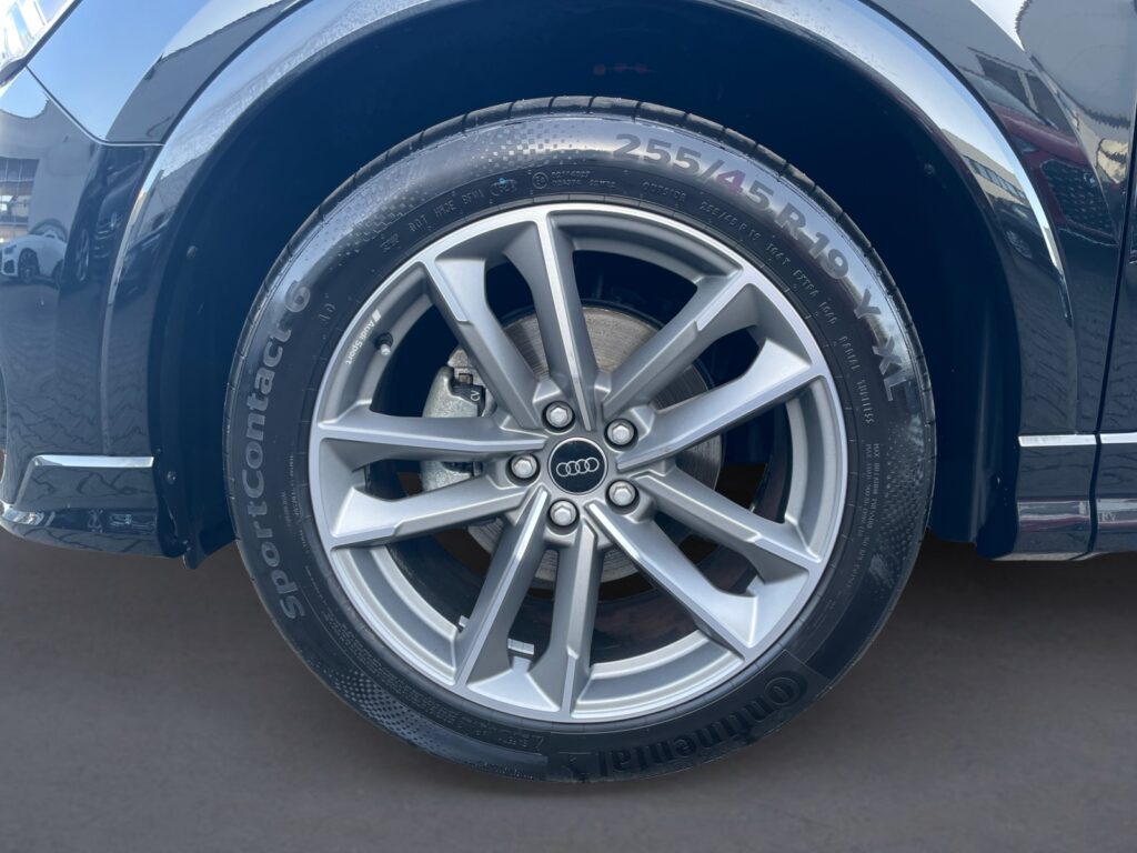 Audi Q3 Exposé-Bild 14