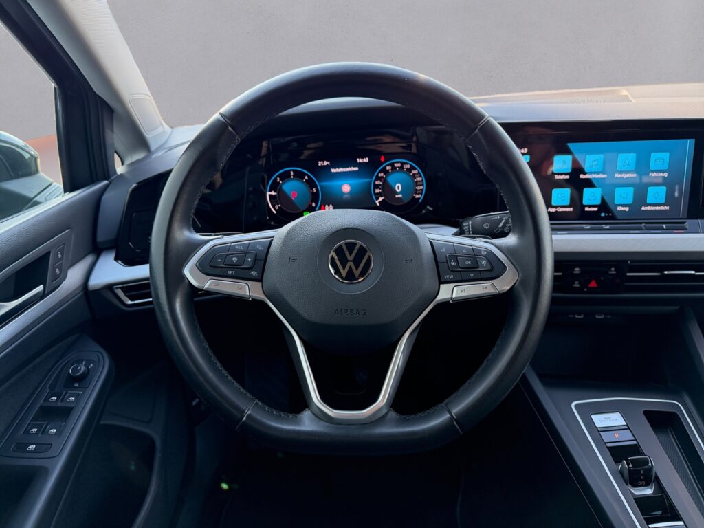 VW Golf Exposé-Bild 12