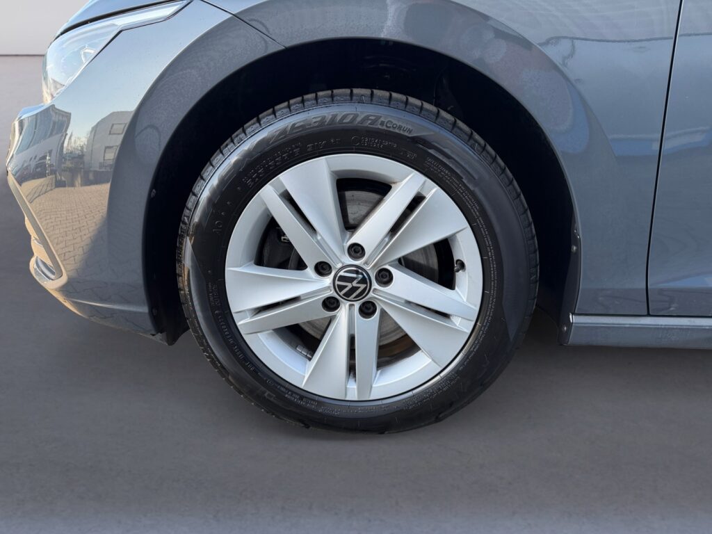 VW Golf Exposé-Bild 14