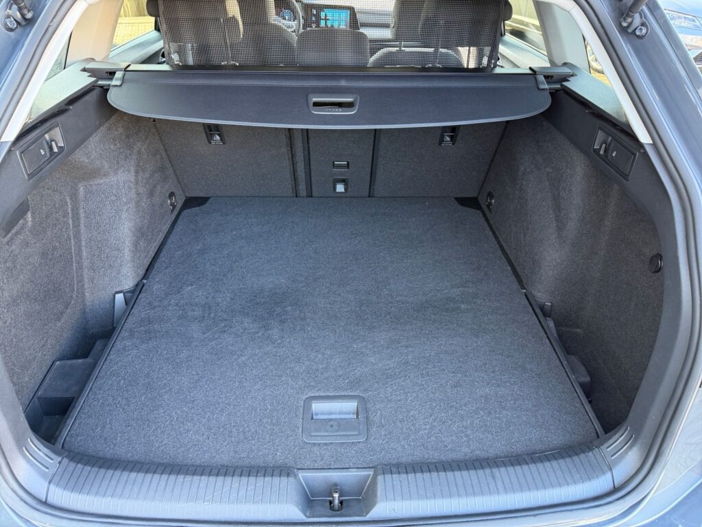 VW Golf Exposé-Bild 16