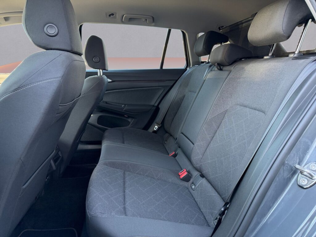 VW Golf Exposé-Bild 13