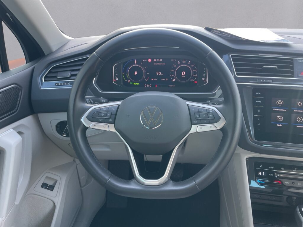 VW Tiguan Exposé-Bild 12