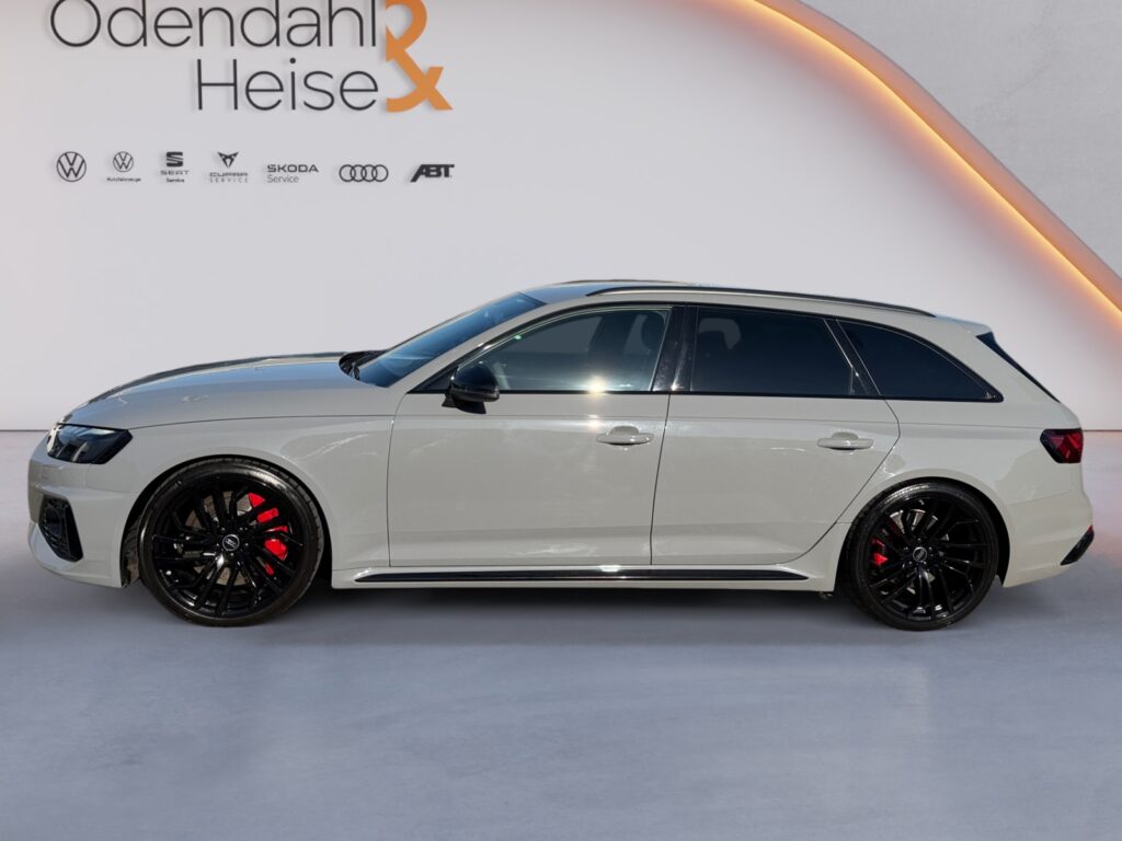 Audi RS4 Exposé-Bild 2
