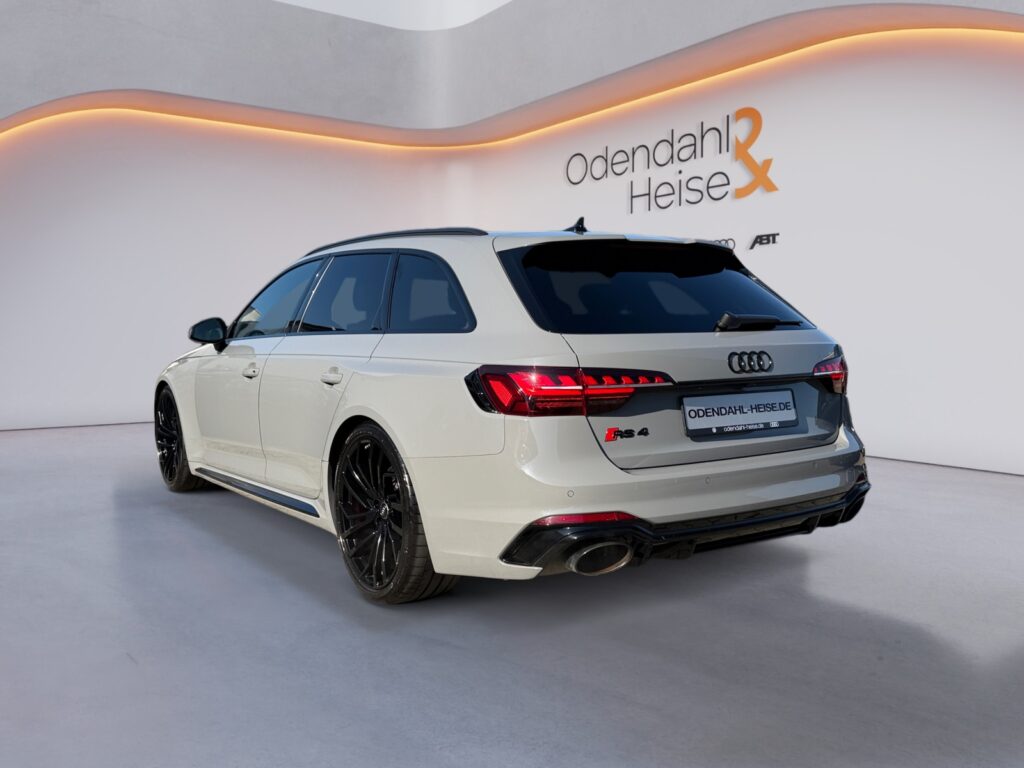 Audi RS4 Exposé-Bild 3