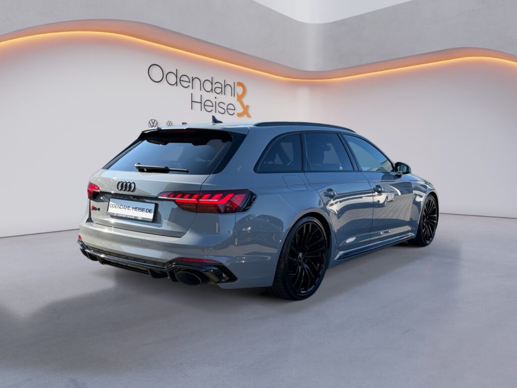 Audi RS4 Exposé-Bild 5