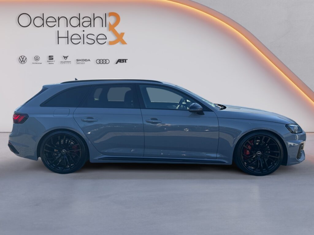 Audi RS4 Exposé-Bild 6