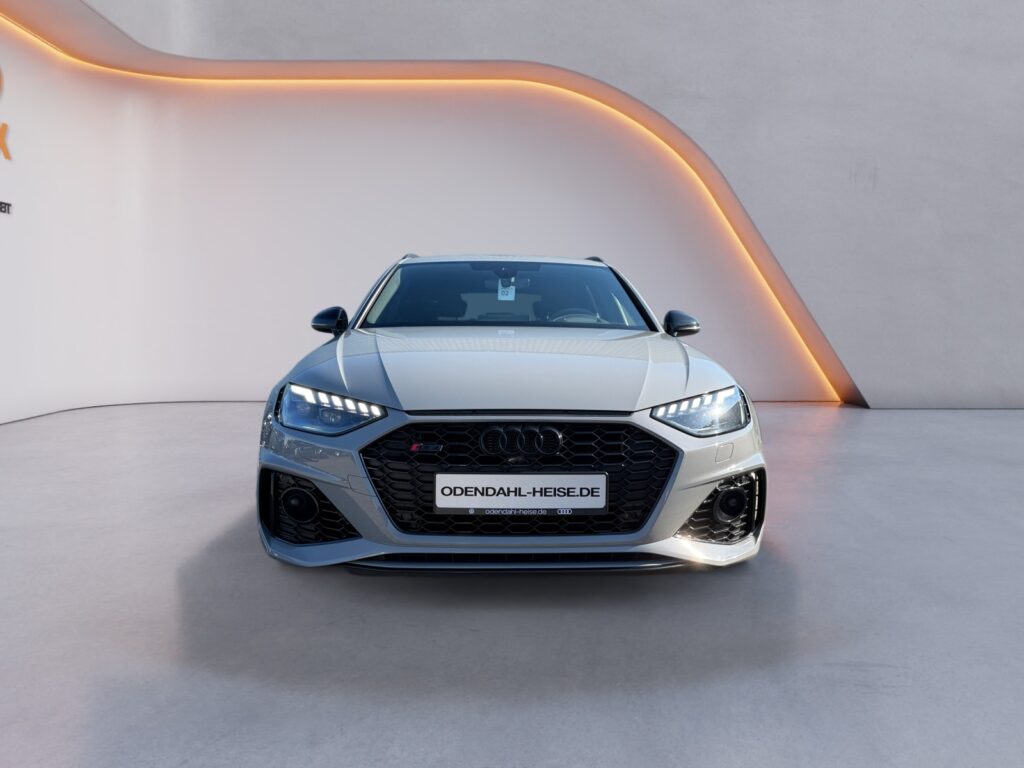 Audi RS4 Exposé-Bild 8