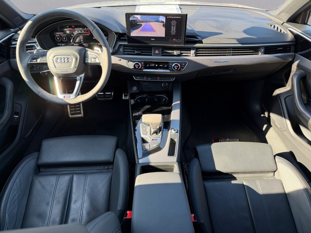 Audi RS4 Exposé-Bild 10