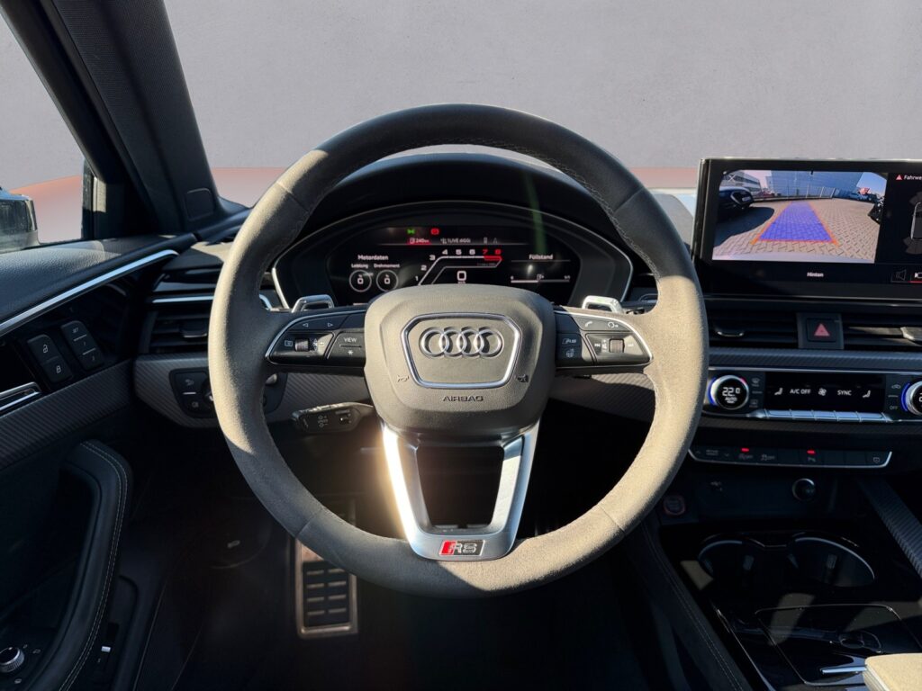 Audi RS4 Exposé-Bild 12