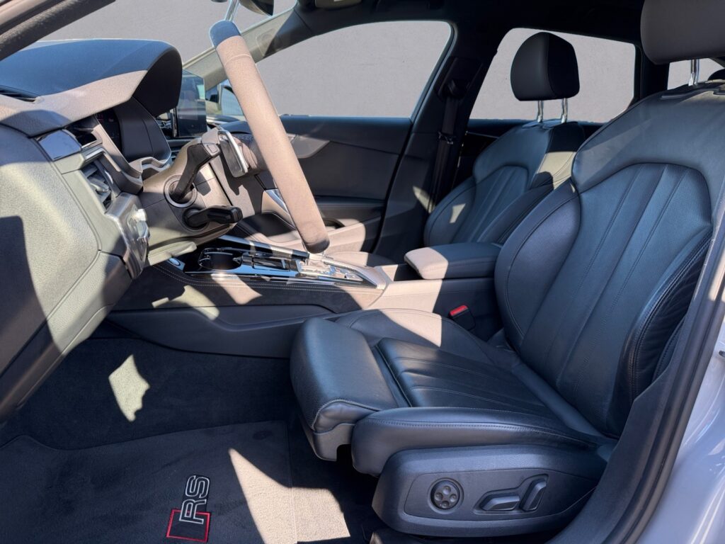 Audi RS4 Exposé-Bild 9