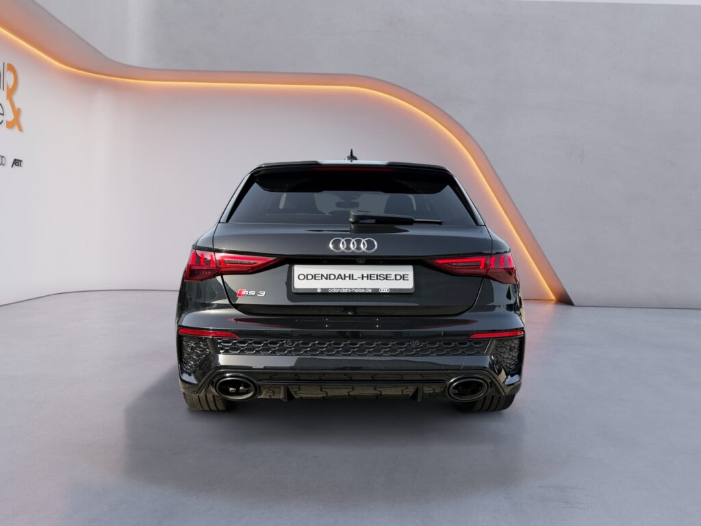 Audi RS3 Exposé-Bild 4