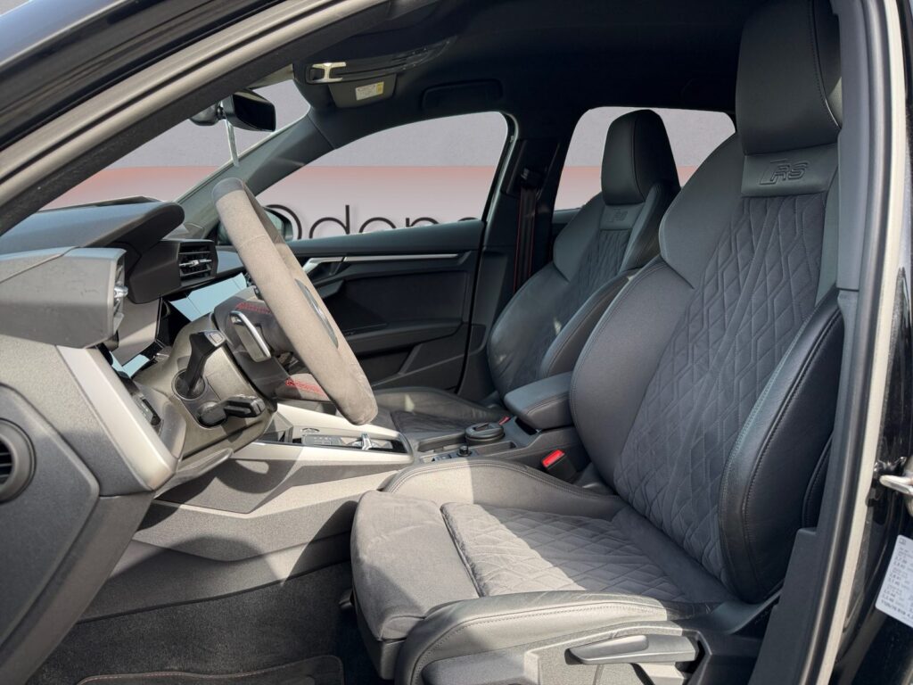 Audi RS3 Exposé-Bild 9