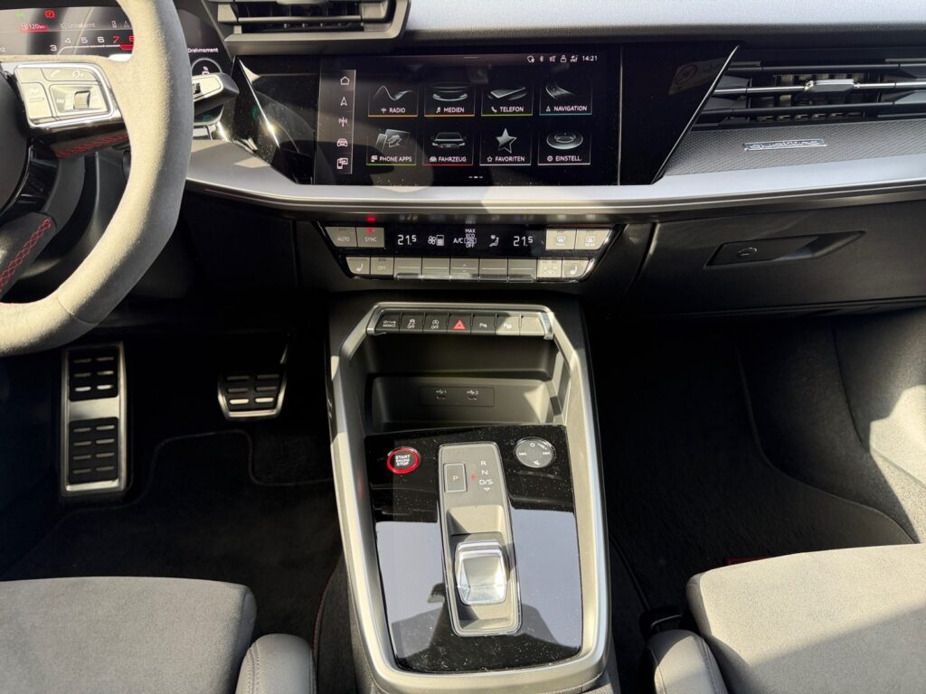 Audi RS3 Exposé-Bild 11