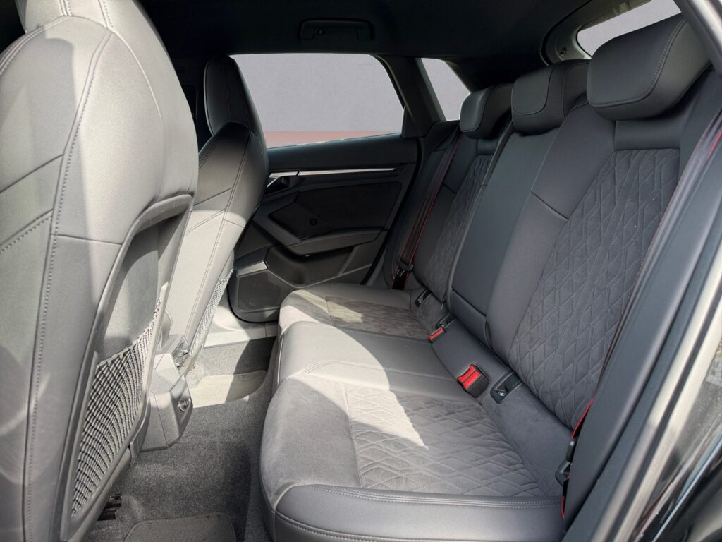 Audi RS3 Exposé-Bild 13