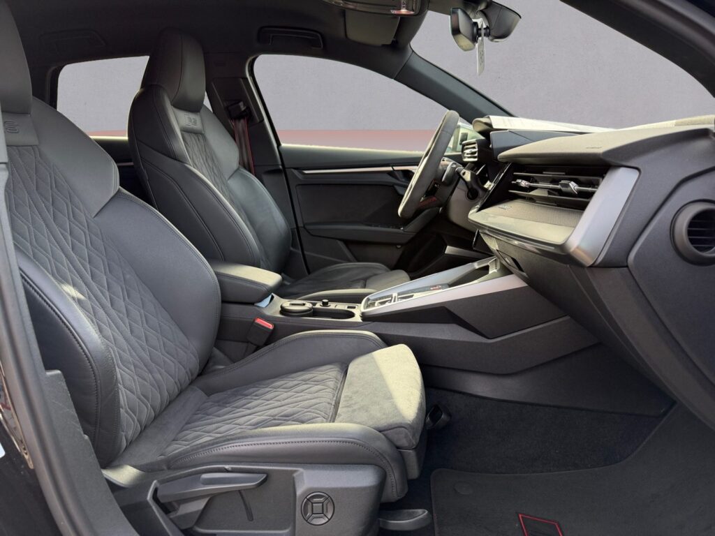 Audi RS3 Exposé-Bild 15