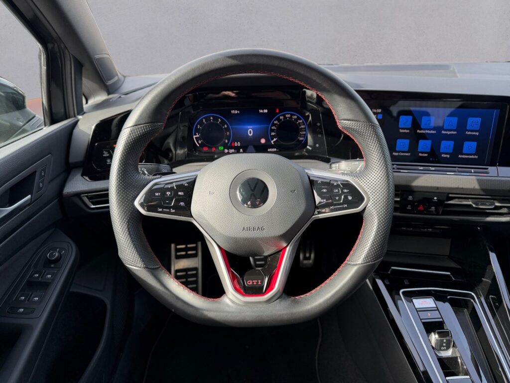 VW Golf Exposé-Bild 12