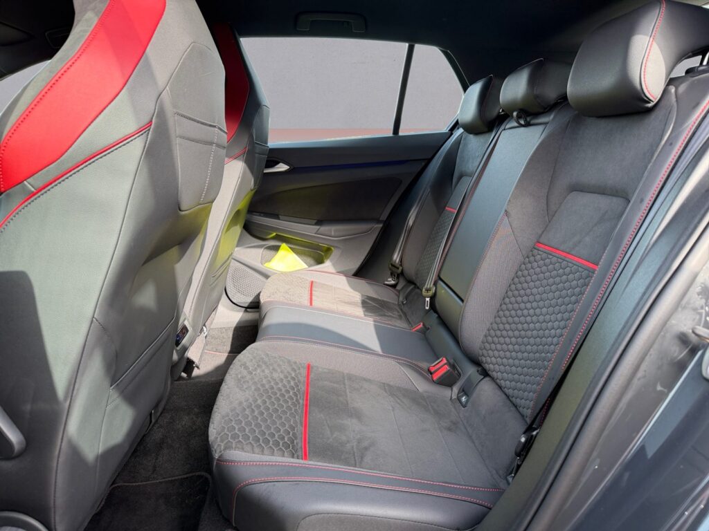 VW Golf Exposé-Bild 13