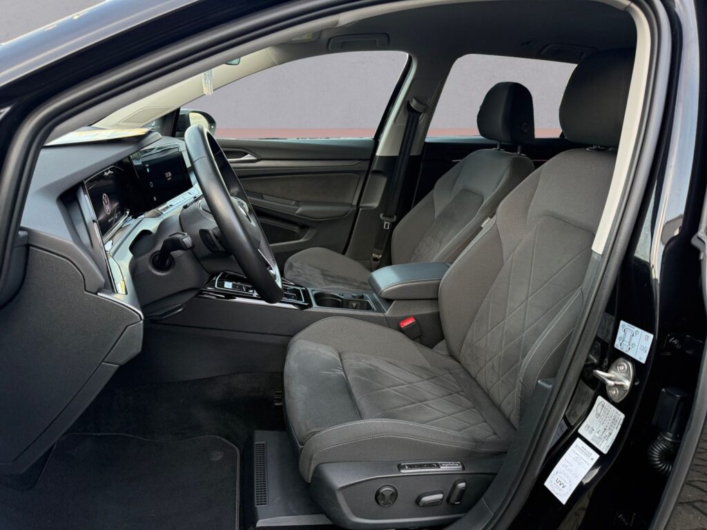 VW Golf Exposé-Bild 9