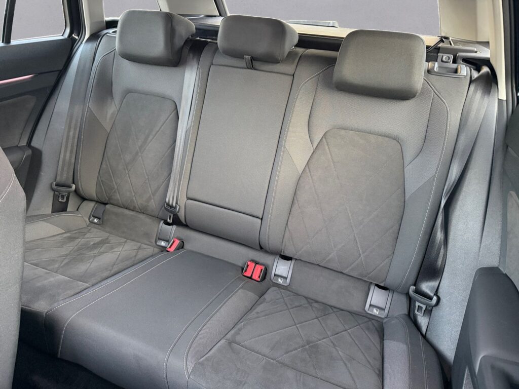 VW Golf Exposé-Bild 13