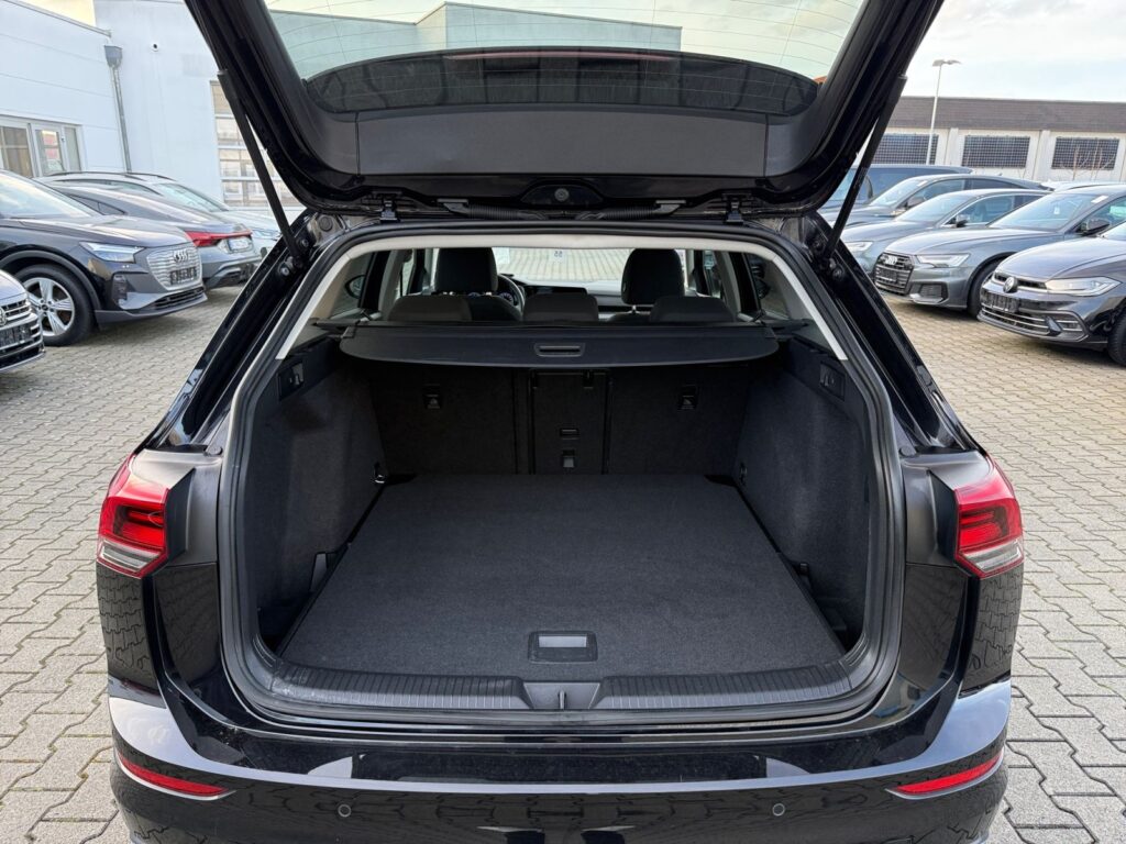 VW Golf Exposé-Bild 16