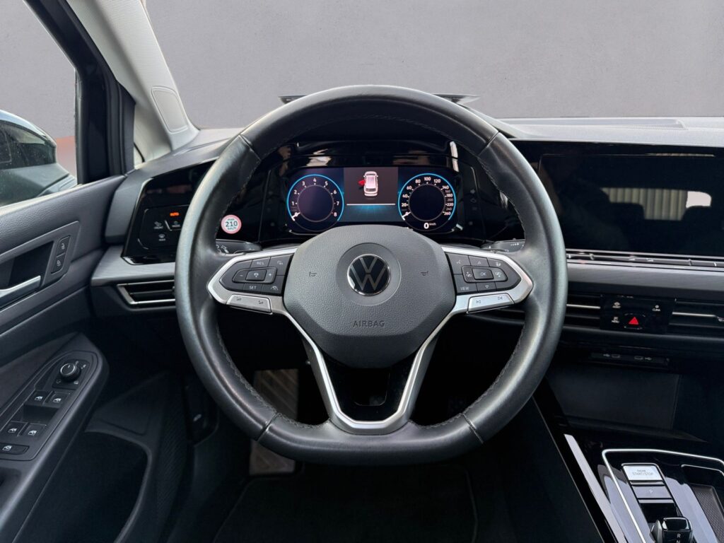 VW Golf Exposé-Bild 12