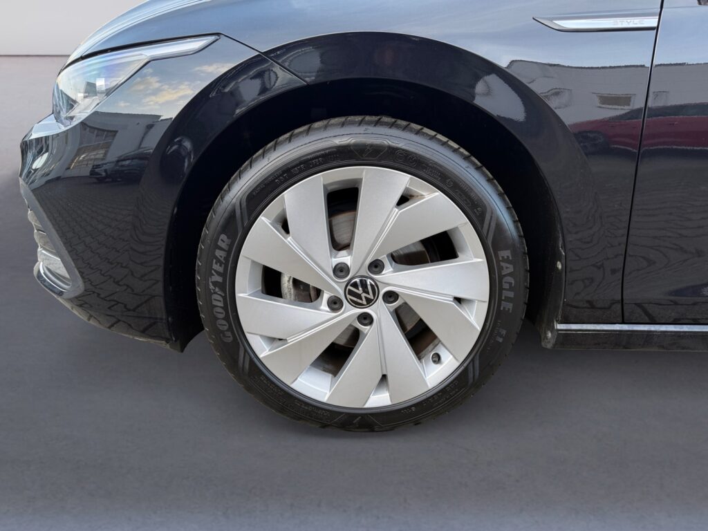 VW Golf Exposé-Bild 14