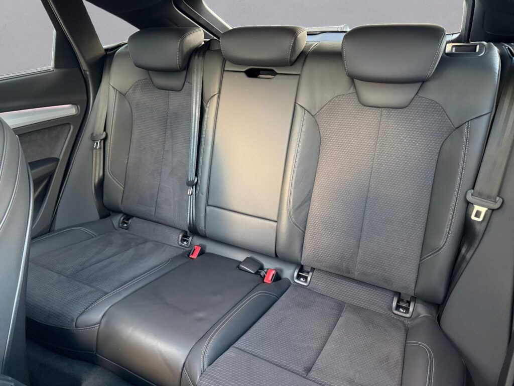 Audi Q5 Exposé-Bild 12