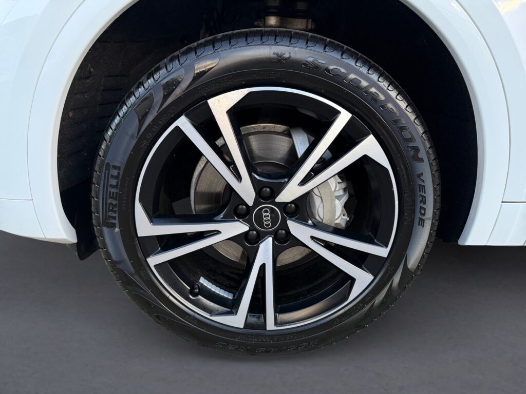 Audi Q5 Exposé-Bild 13