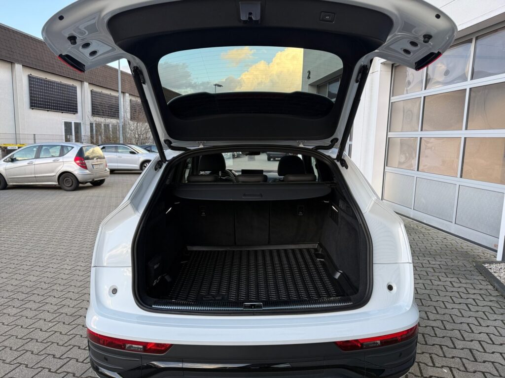 Audi Q5 Exposé-Bild 15