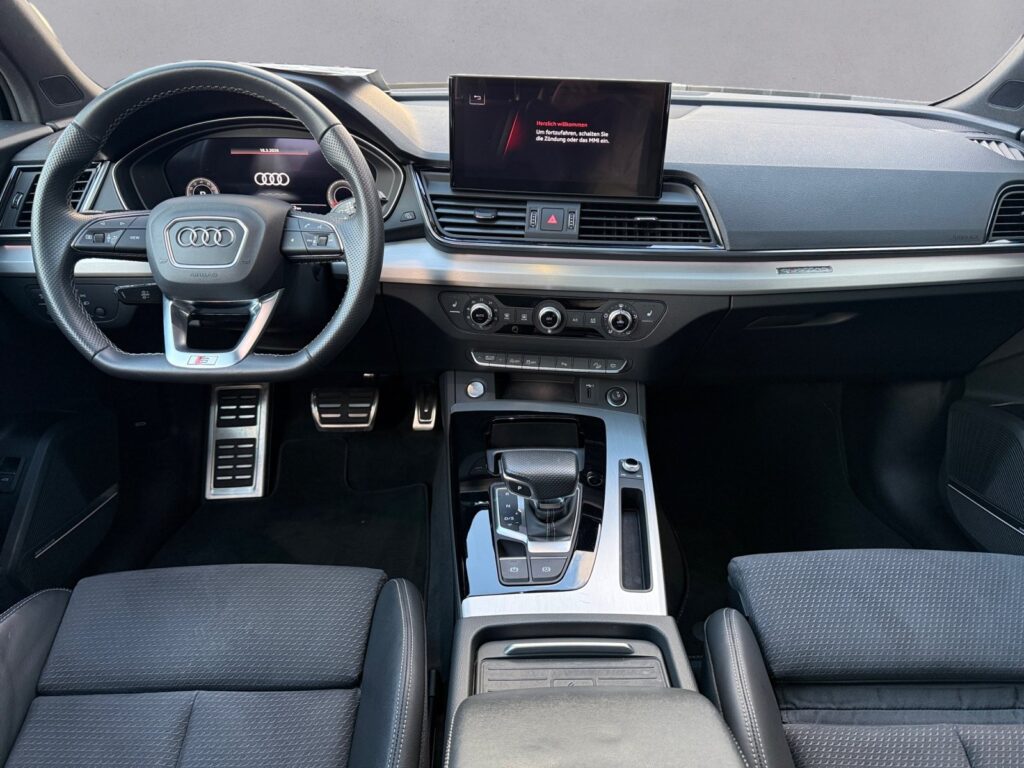 Audi Q5 Exposé-Bild 10